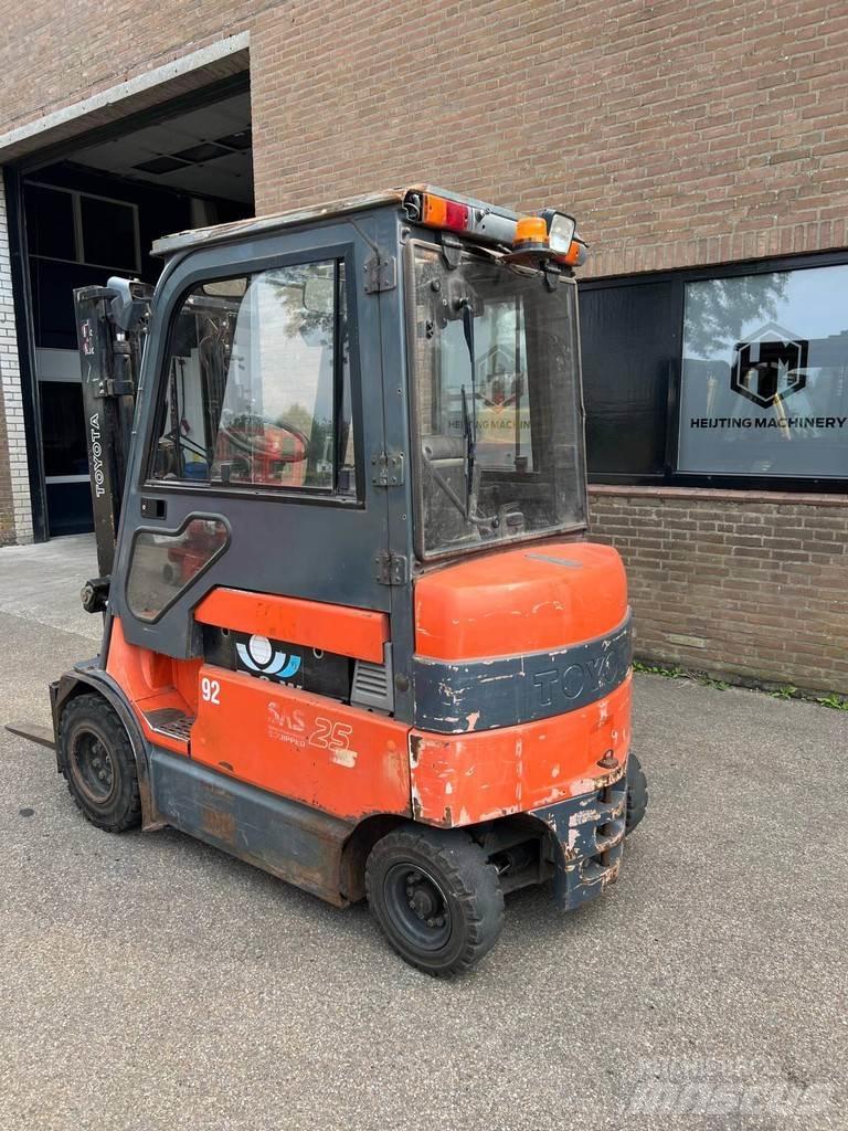 Toyota 7FBMF25 Elektriniai šakiniai krautuvai