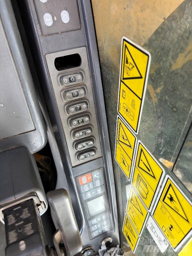 CAT 323 D LN Vikšriniai ekskavatoriai