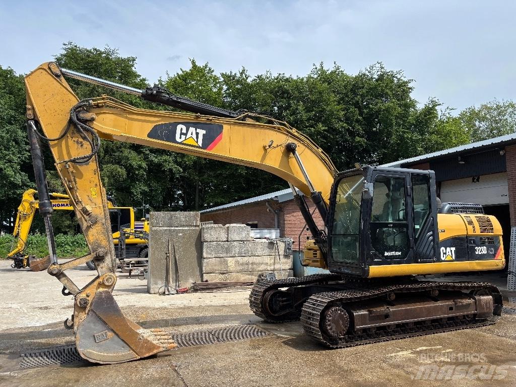 CAT 323 D LN Vikšriniai ekskavatoriai