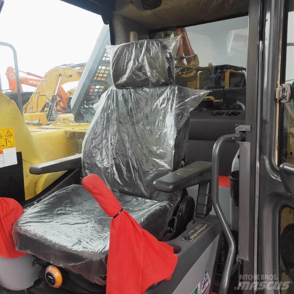 Komatsu PC200-8 Vikšriniai ekskavatoriai
