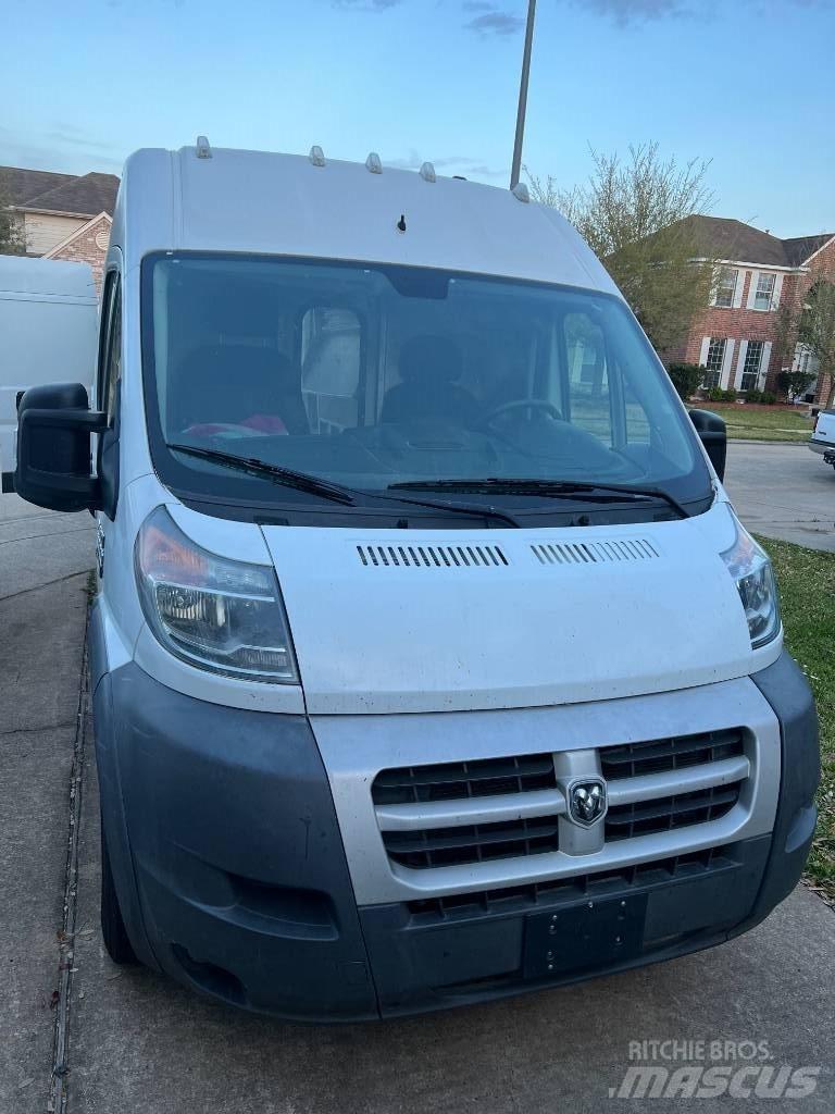 Dodge promaster Sunkvežimiai su dengtu kėbulu