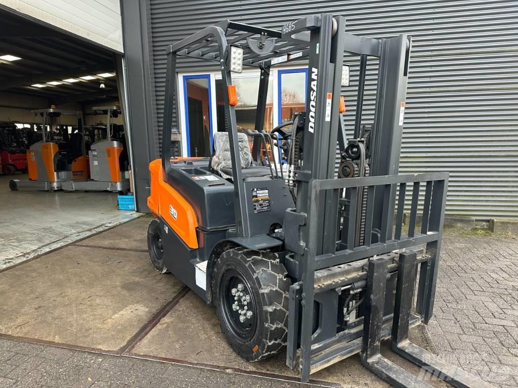 Doosan D30NX Dyzeliniai krautuvai