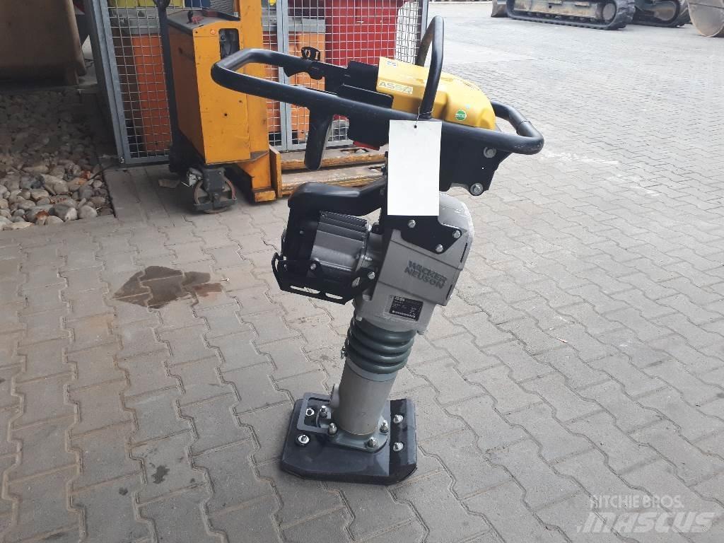 Wacker Neuson AS50 Plūktuvai