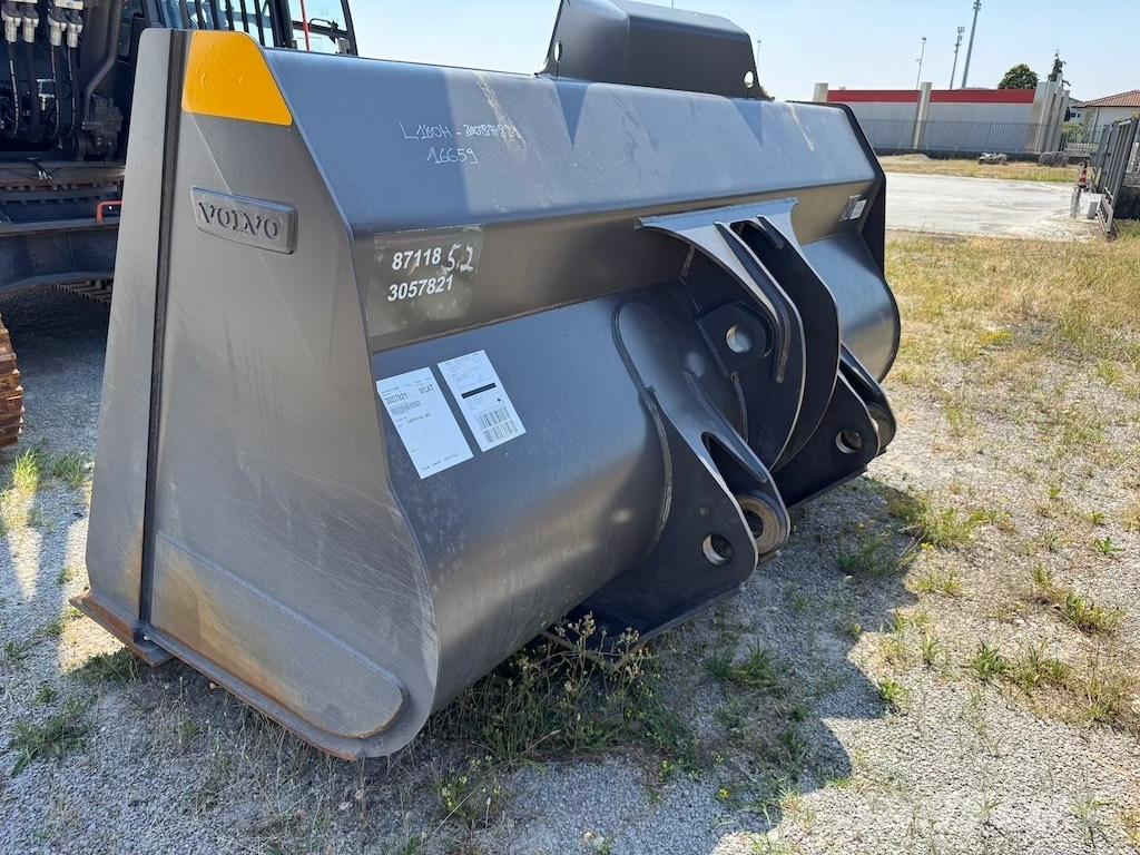 Volvo L 180 H Naudoti ratiniai krautuvai