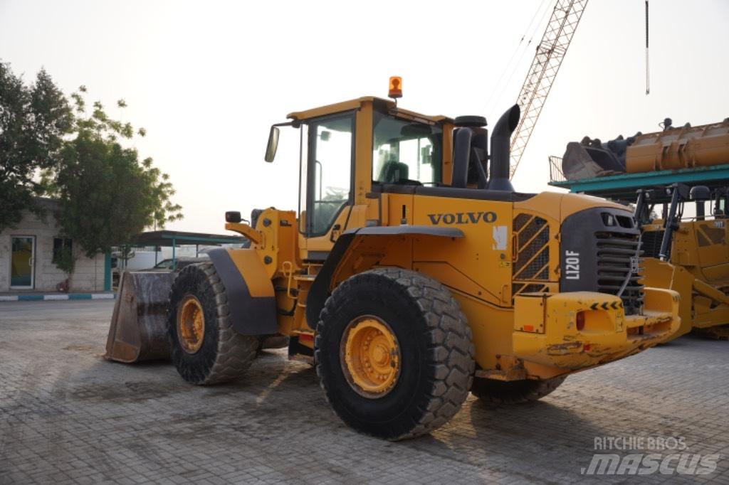Volvo L 120 F Naudoti ratiniai krautuvai