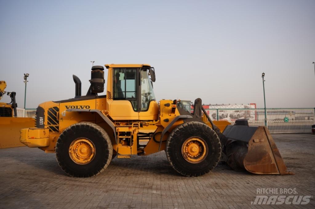 Volvo L 120 F Naudoti ratiniai krautuvai