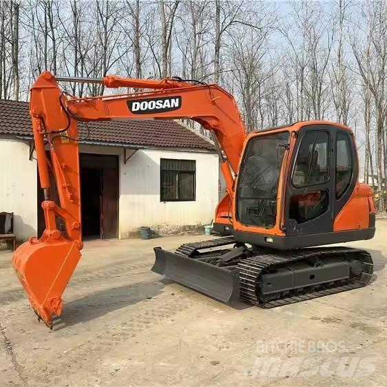 Doosan DX75 Vikšriniai ekskavatoriai