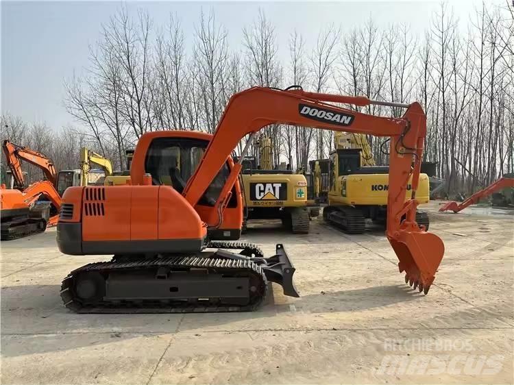 Doosan DX75 Vikšriniai ekskavatoriai
