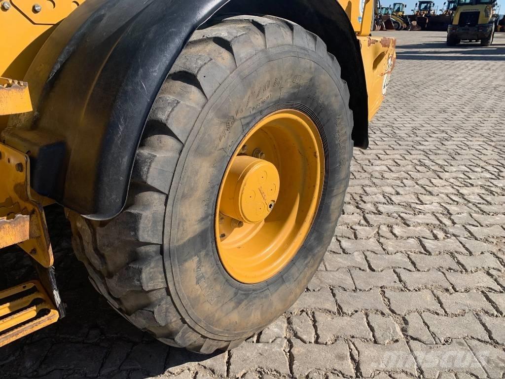 CAT 908M Naudoti ratiniai krautuvai