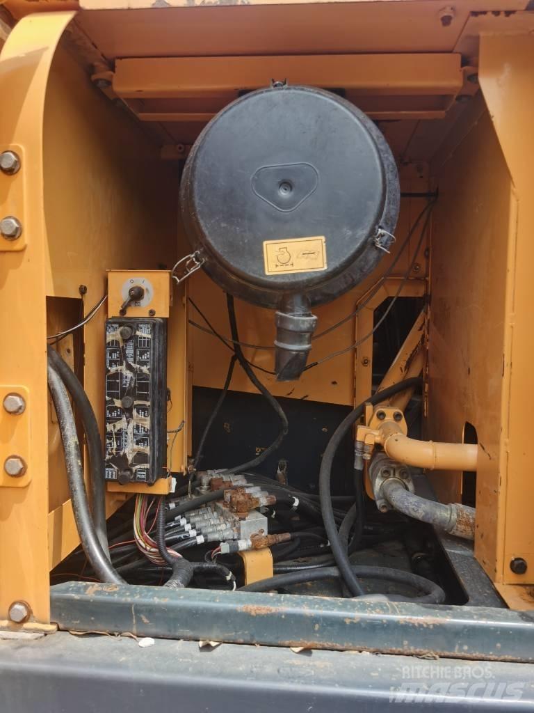 Hyundai R305LC-9T Vikšriniai ekskavatoriai