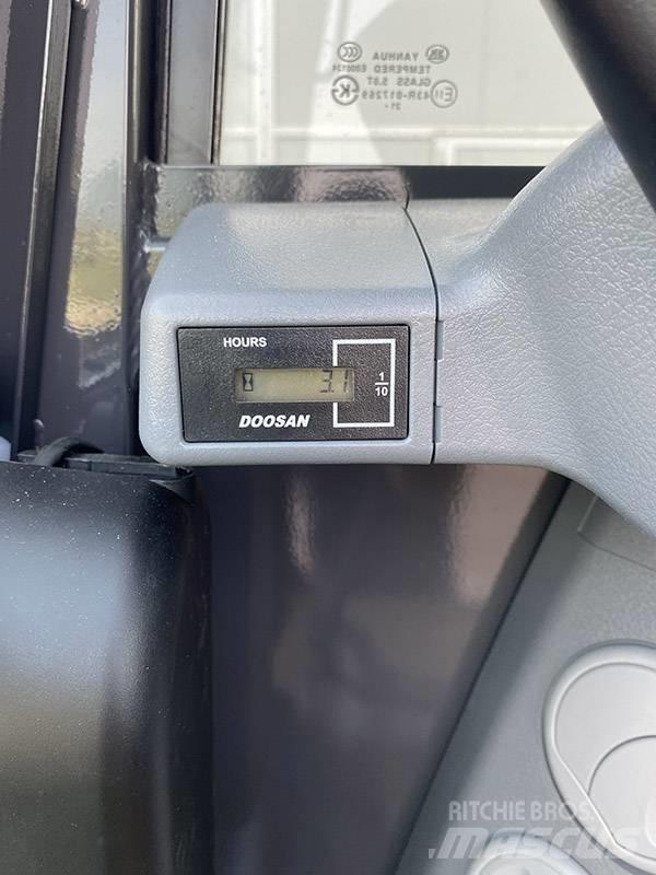 Doosan DX 63-3 Mini ekskavatoriai < 7 t