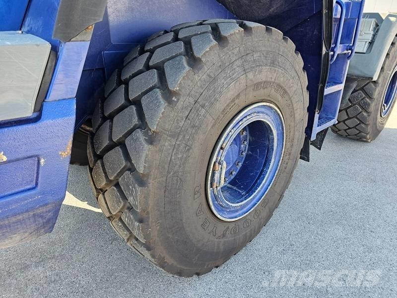 Liebherr L 556 Naudoti ratiniai krautuvai