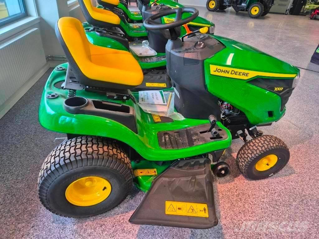 John Deere X 107 Sodo traktoriukai-vejapjovės