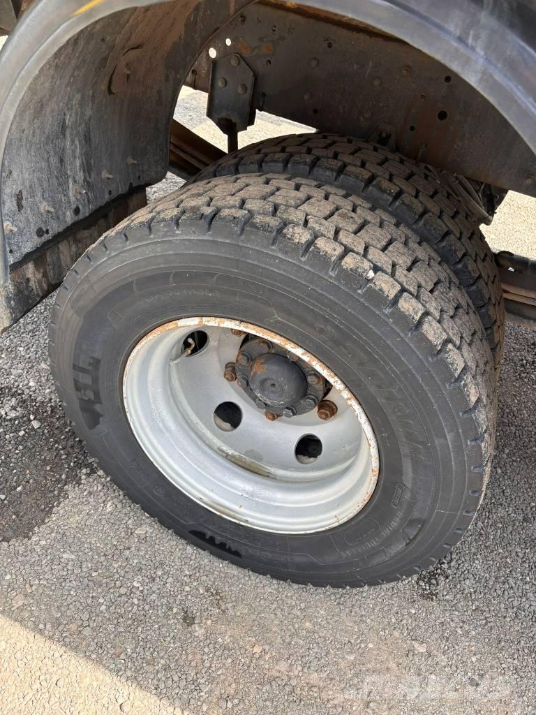 MAN L 2000 Ant vilkikų montuojamos kėlimo platformos