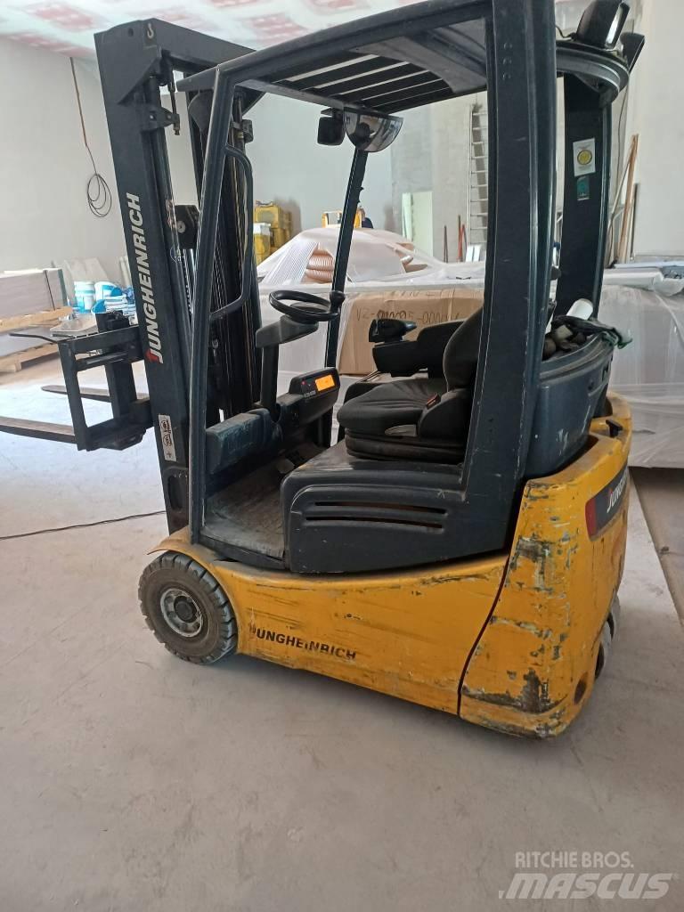 Jungheinrich EFG215 Elektriniai šakiniai krautuvai