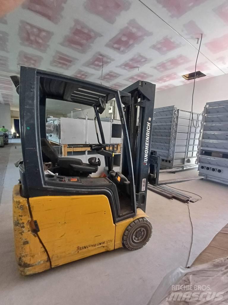 Jungheinrich EFG215 Elektriniai šakiniai krautuvai