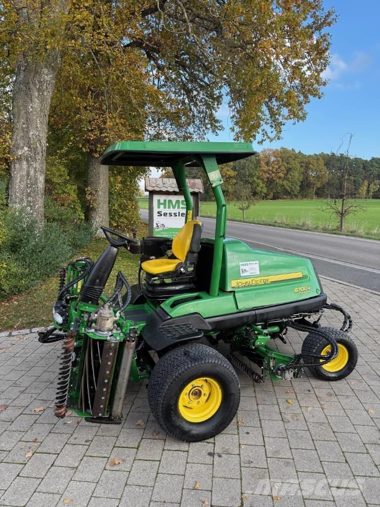John Deere 8700 A Savaeigės žoliapjovės