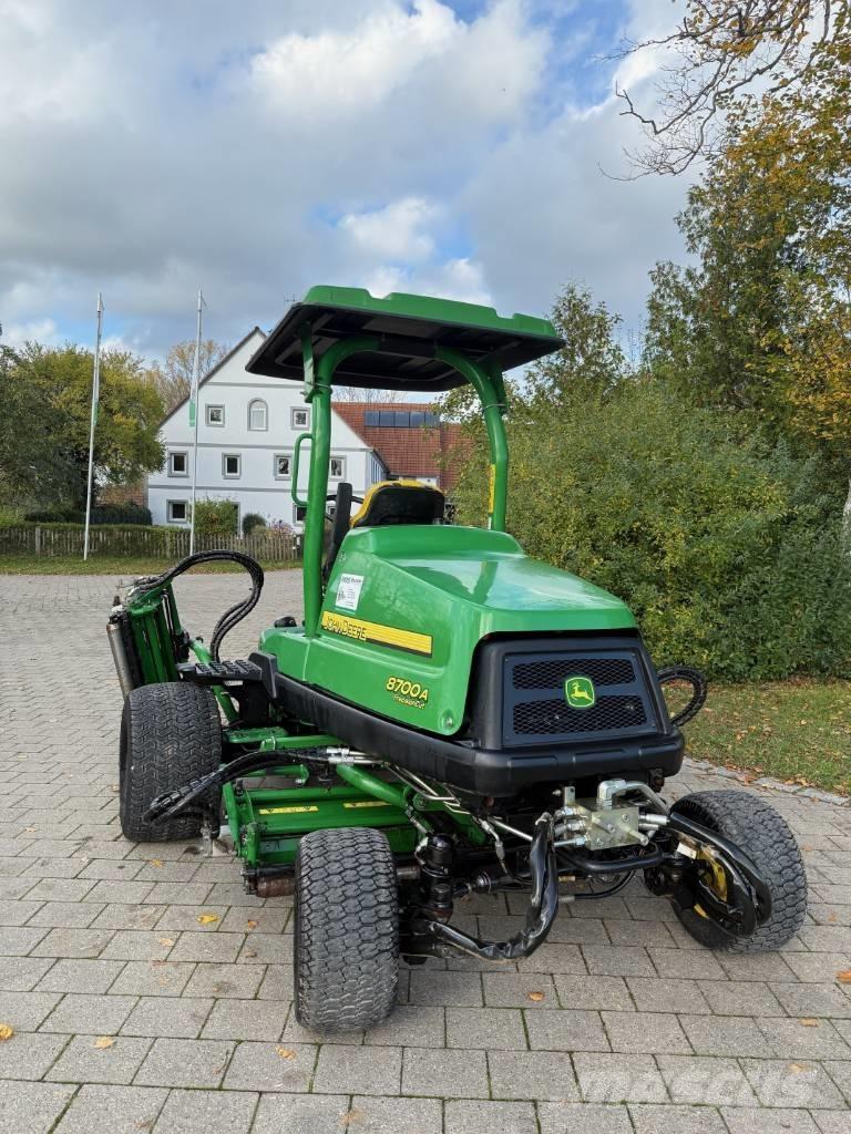 John Deere 8700 A Savaeigės žoliapjovės