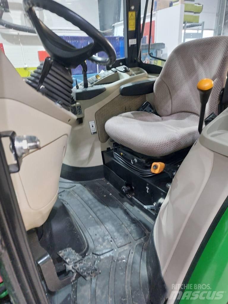 John Deere 3046 R Traktoriai
