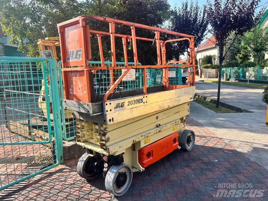 JLG 2030ES     V-3450 Vertikalūs stiebiniai keltuvai