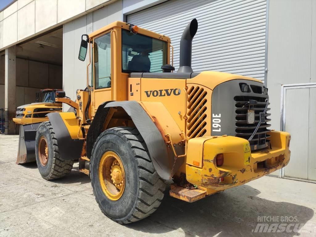 Volvo L 90 E Naudoti ratiniai krautuvai