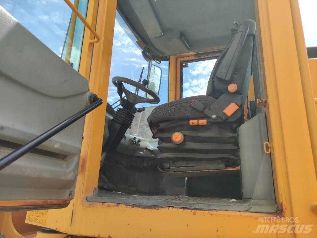Volvo L 90 E Naudoti ratiniai krautuvai