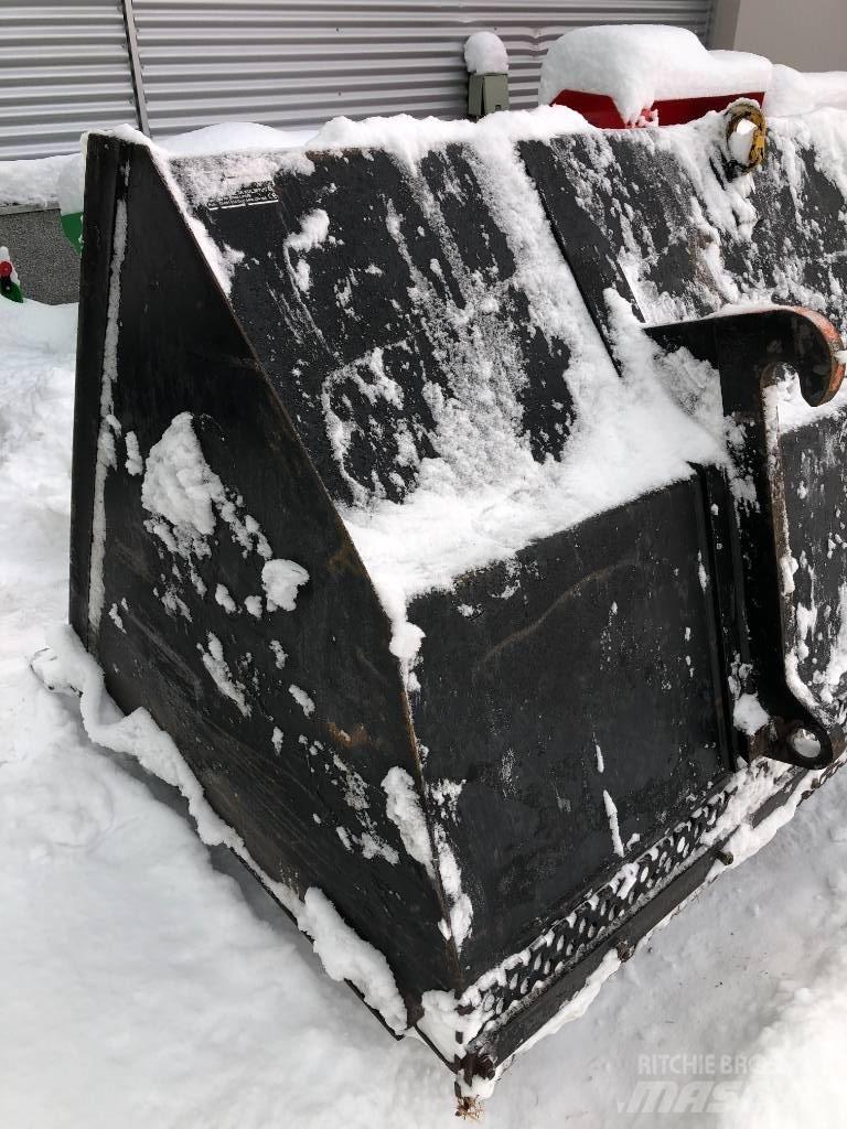  LKK Lumikauha 3000L Kiti krovimo ir kasimo mechanizmai ir jų priedai