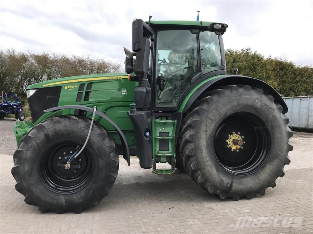 John Deere 6250R Traktoriai