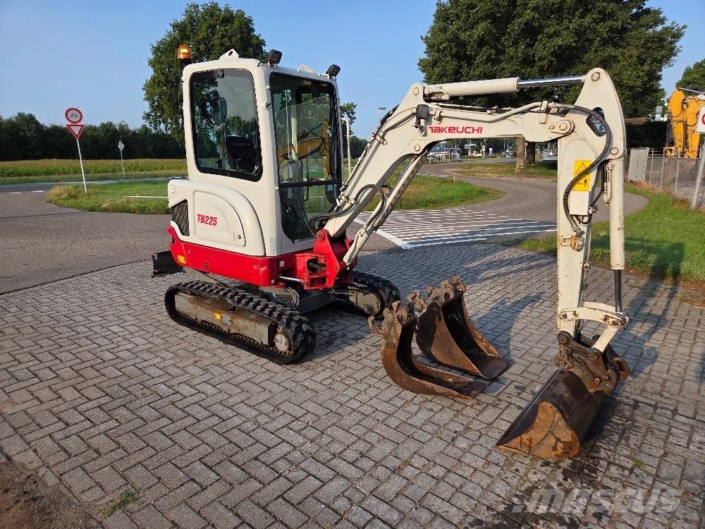 Takeuchi TB225 Mini ekskavatoriai < 7 t