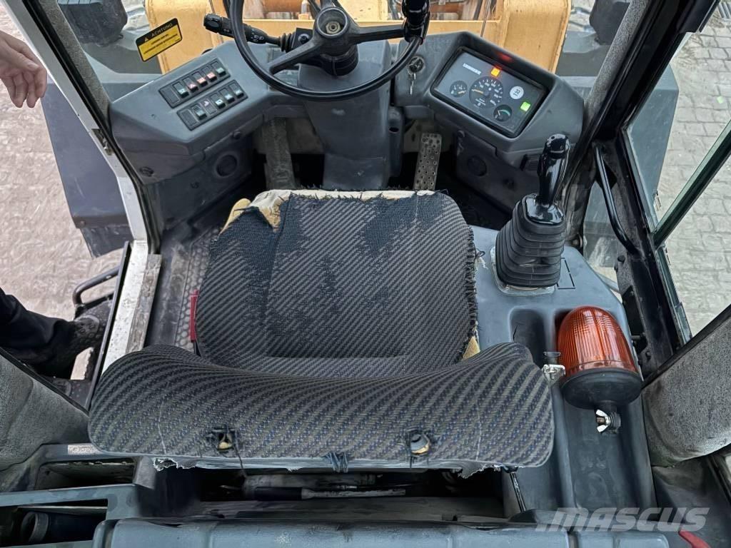 Liebherr L 522 Naudoti ratiniai krautuvai