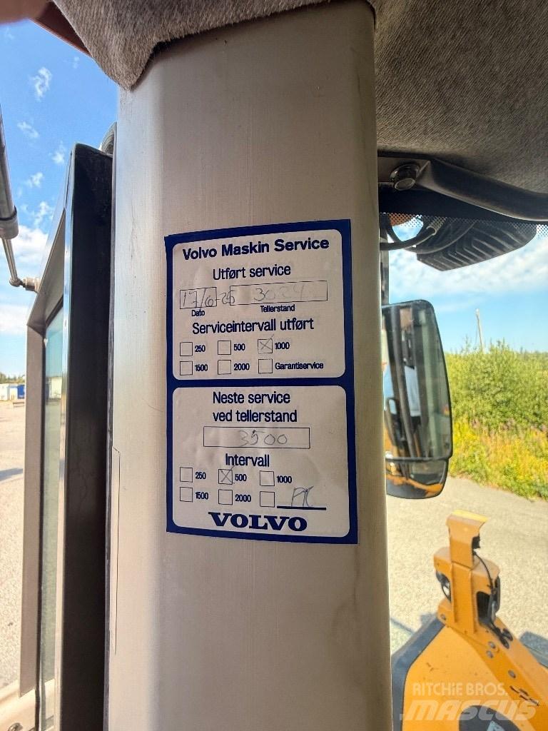 Volvo L 180 H Naudoti ratiniai krautuvai