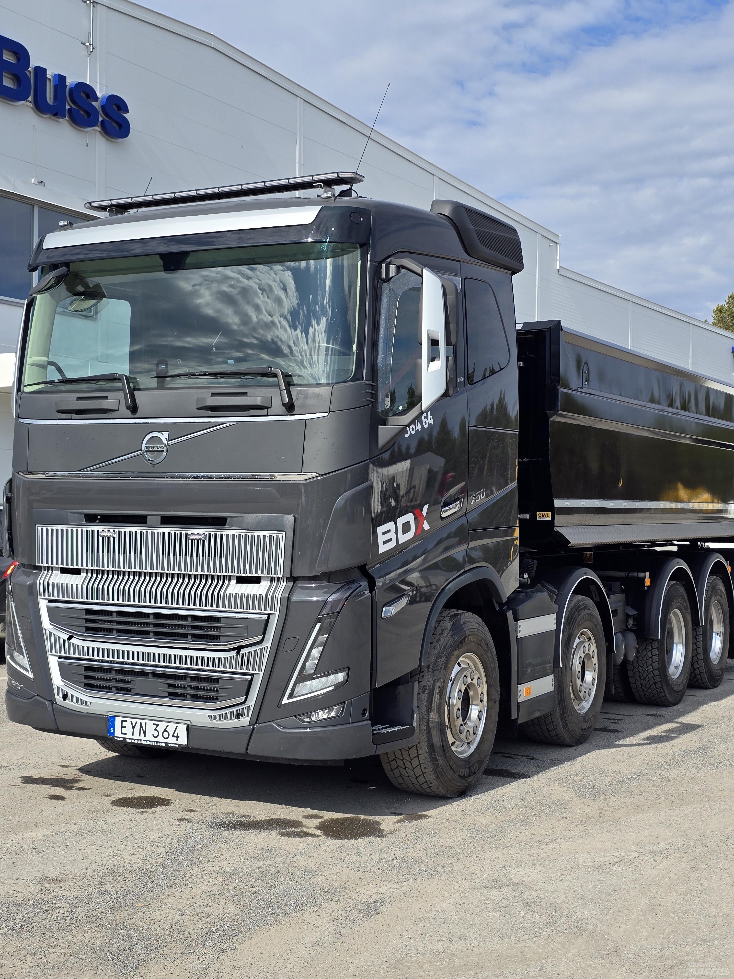 Volvo FH16 750 Savivarčių priekabų vilkikai