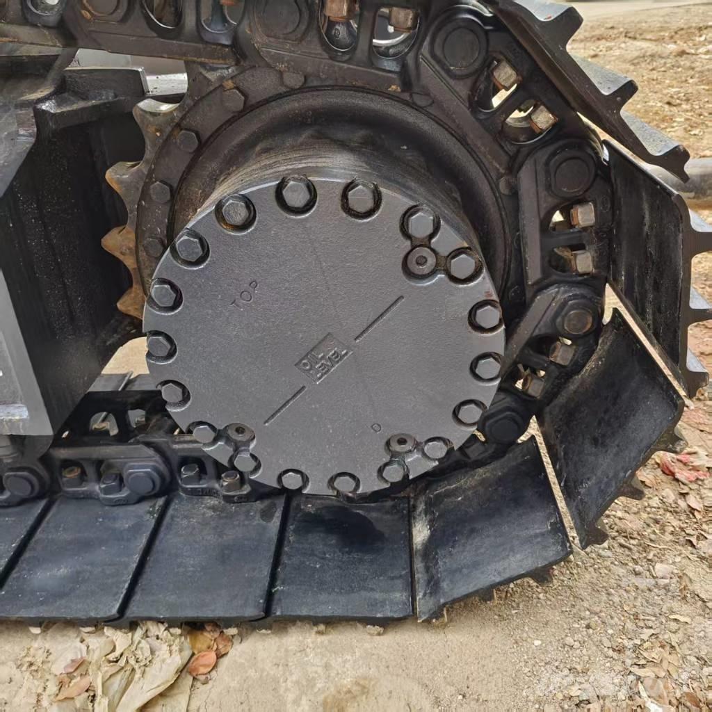 Komatsu PC 200 Vikšriniai ekskavatoriai