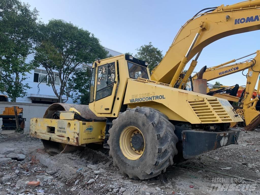 Bomag BW 225 D-3 Porinių būgnų volai