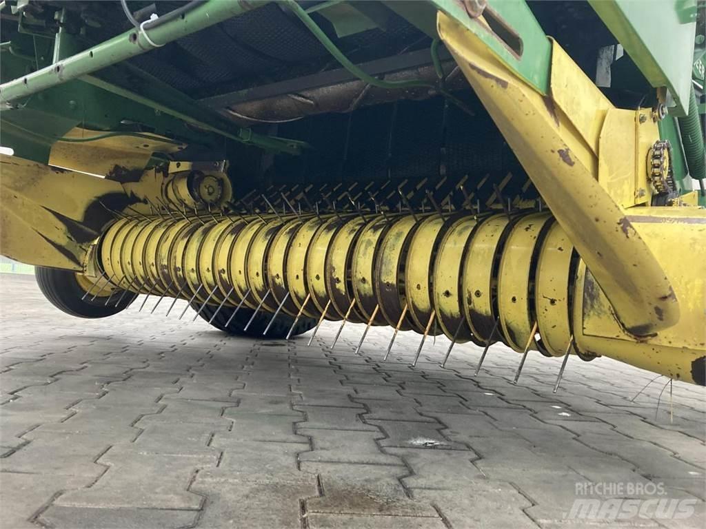 John Deere 550 Ritinių presai