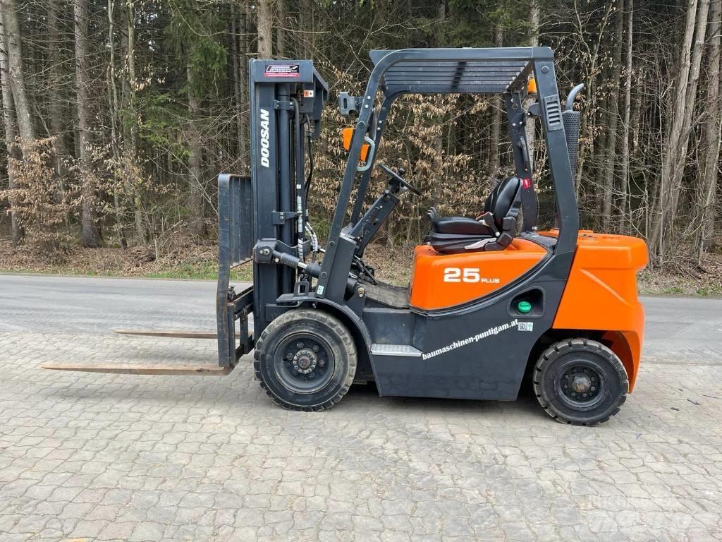 Doosan D 25 GP Dyzeliniai krautuvai