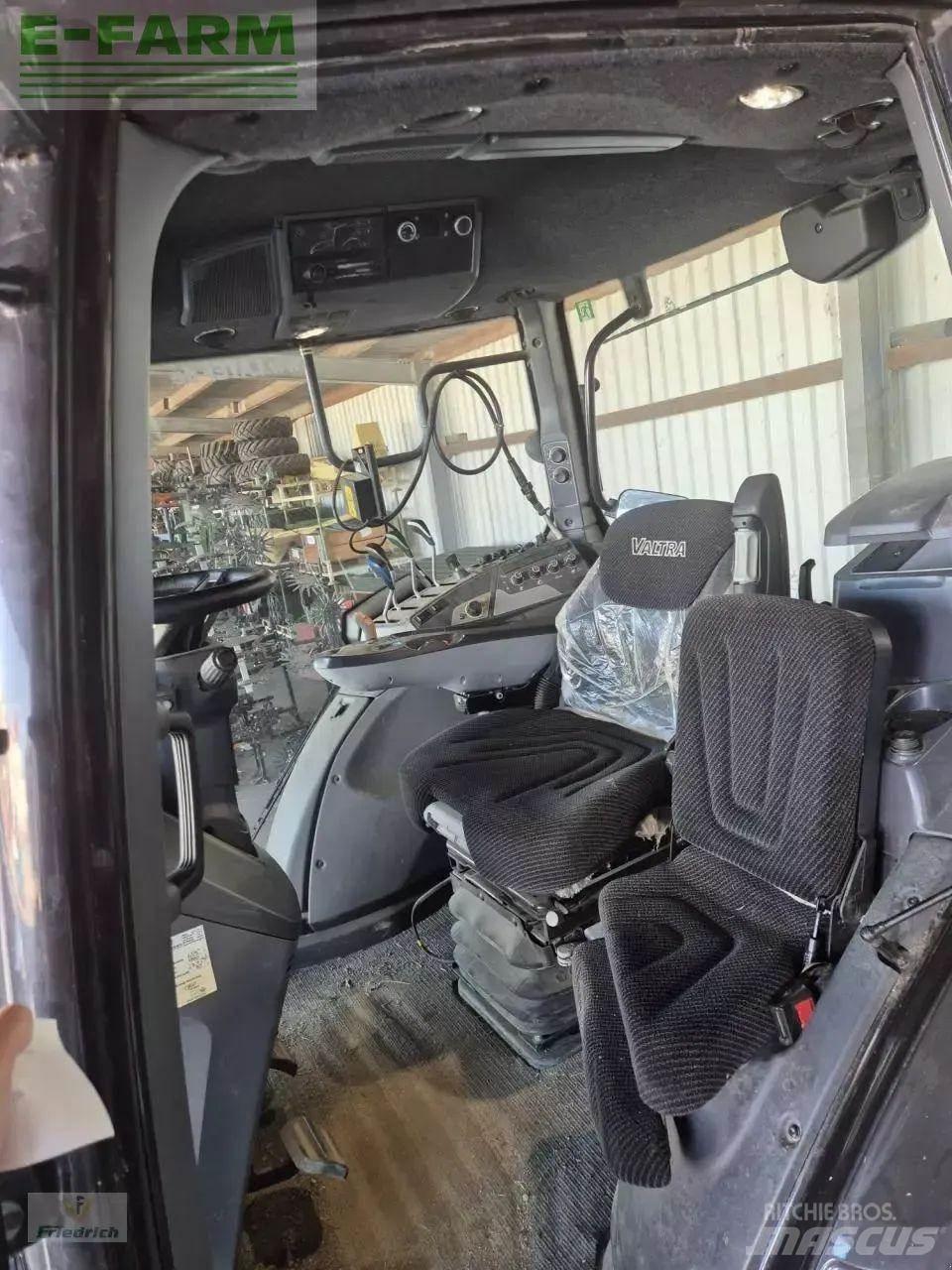 Valtra t235a Traktoriai