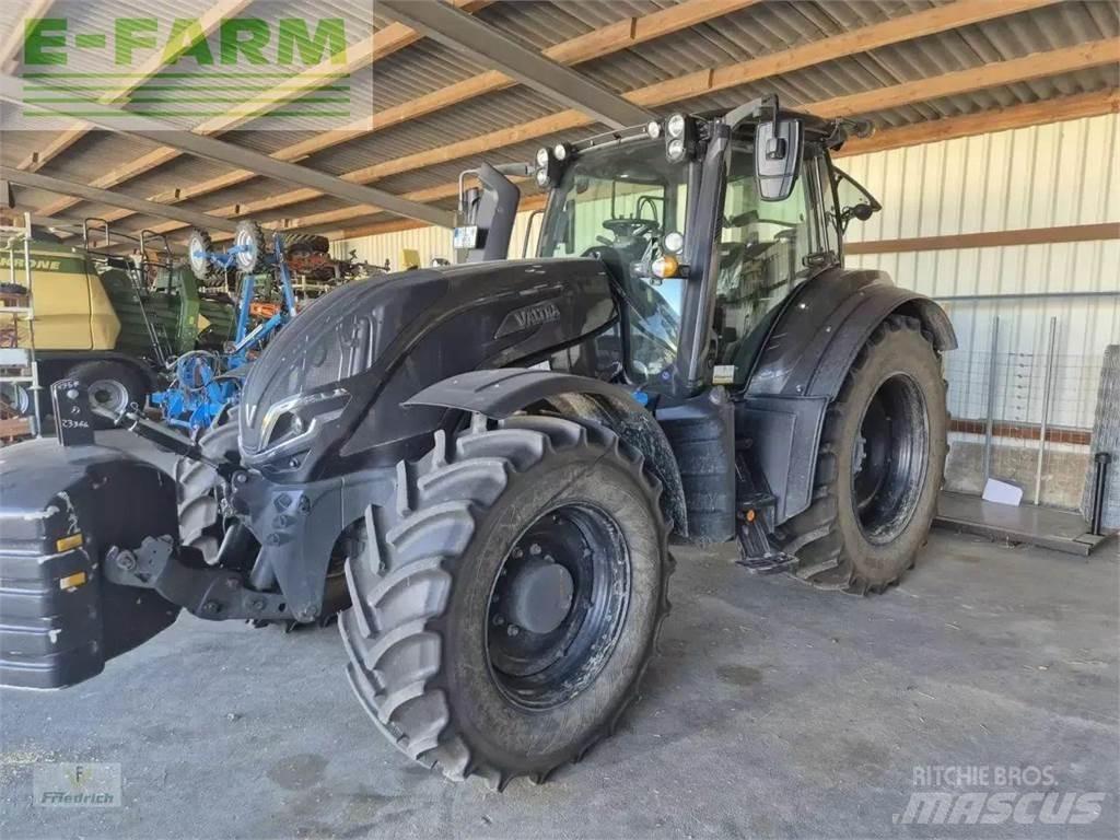 Valtra t235a Traktoriai