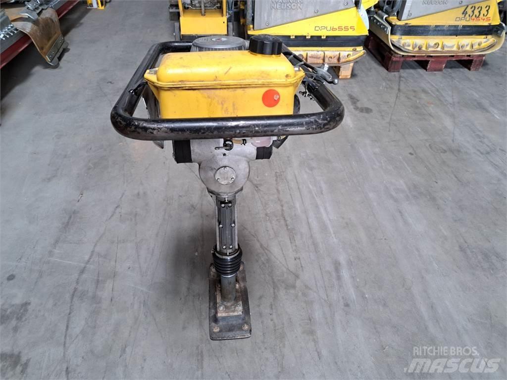 Wacker Neuson BS30 Plūktuvai