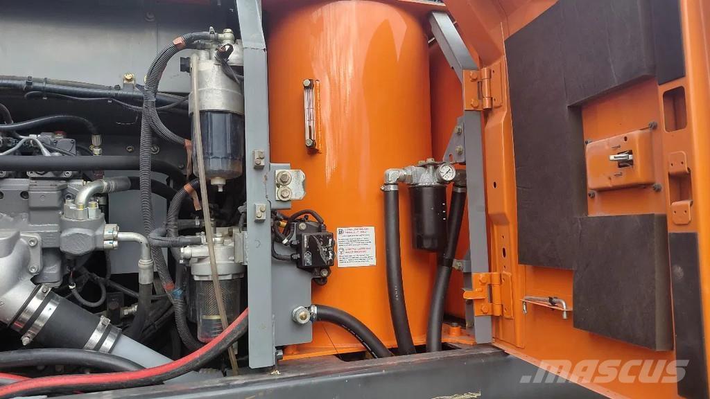 Hitachi ZX220W-5B Ratiniai ekskavatoriai