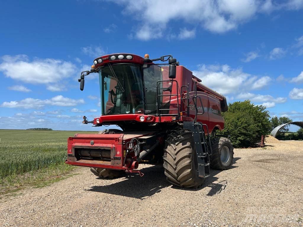 CASE Axial Flow 7120 Derliaus nuėmimo kombainai