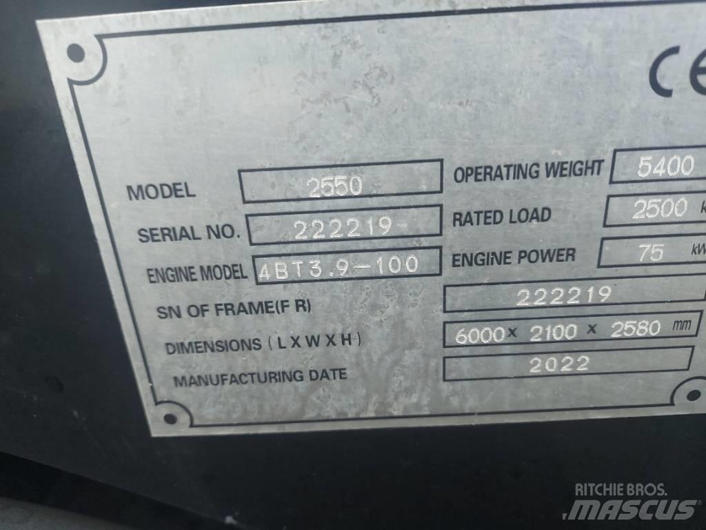  D-Machine  2550 Naudoti ratiniai krautuvai