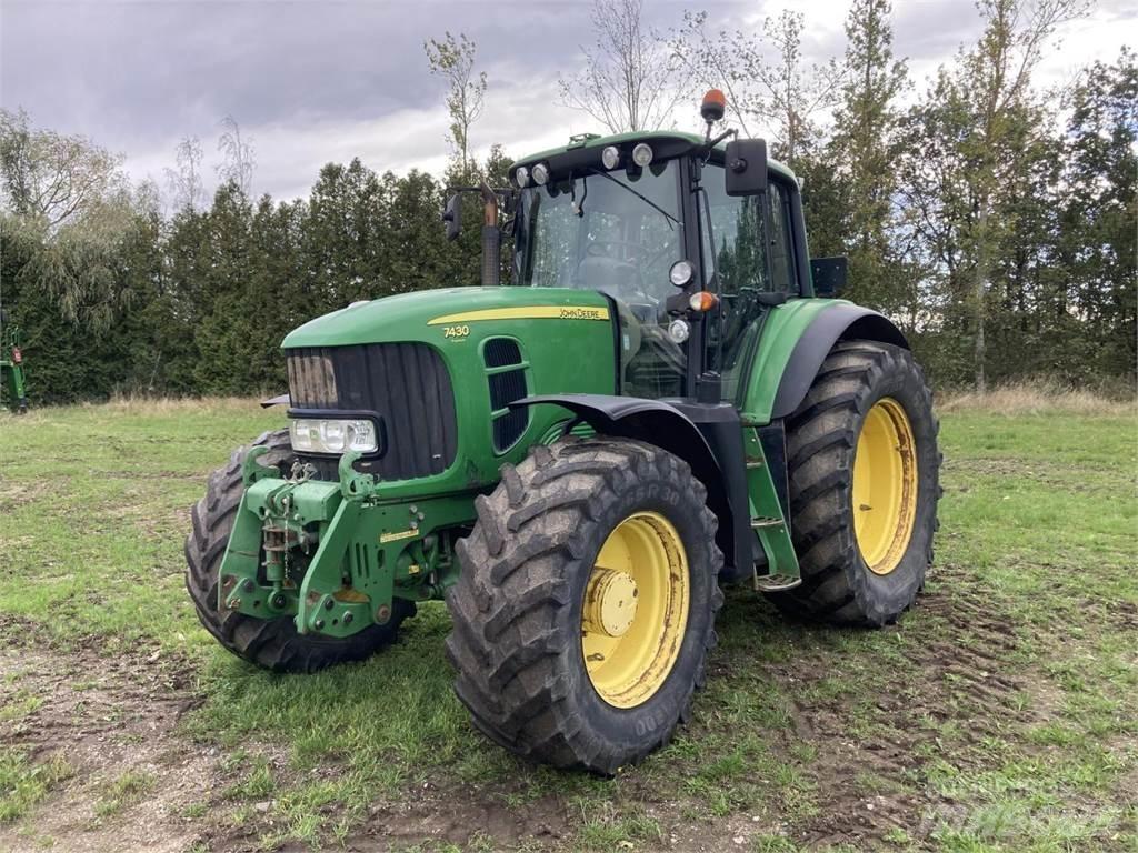 John Deere 7430 Traktoriai