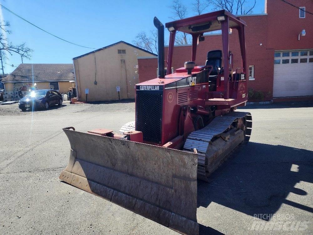 CAT D 3 C III Vikšriniai buldozeriai