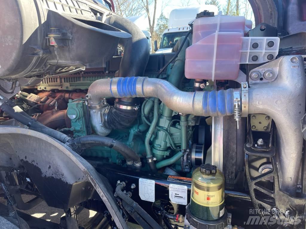 Volvo VNL64T300 Naudoti vilkikai