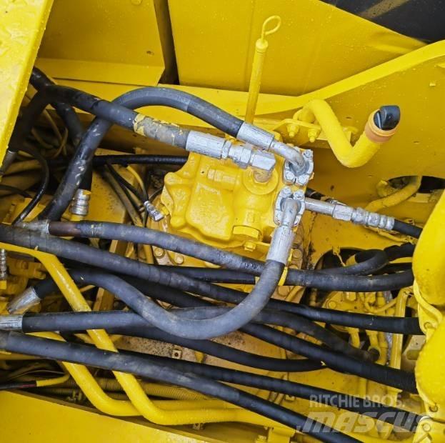 Komatsu PC220-8 Vikšriniai ekskavatoriai