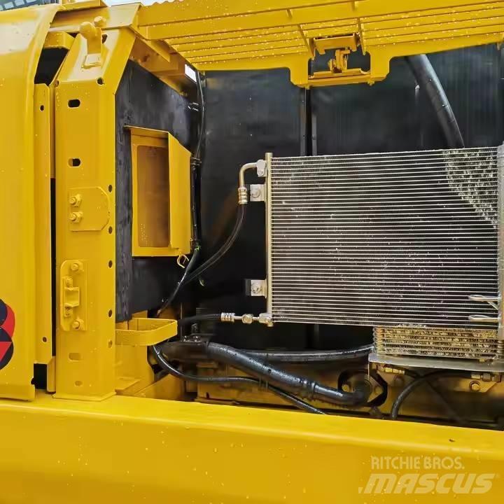 Komatsu PC220-8 Vikšriniai ekskavatoriai