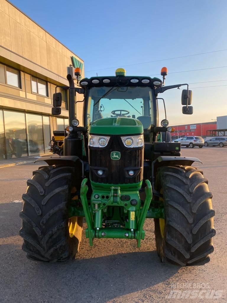 John Deere 6215 R Traktoriai