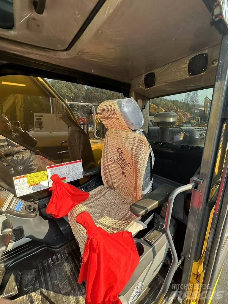 Komatsu PC 200 Vikšriniai ekskavatoriai