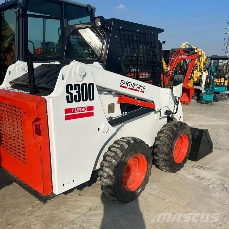 Bobcat S 300 Krautuvai su šoniniu pasukimu